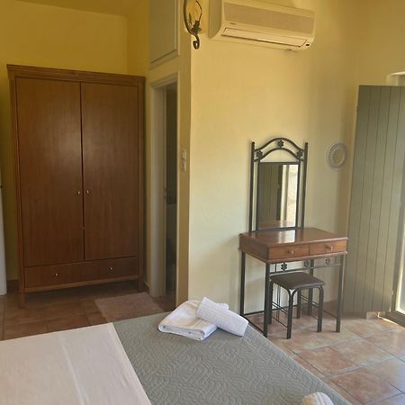Onar Mani Suites Néon Oítilon Buitenkant foto