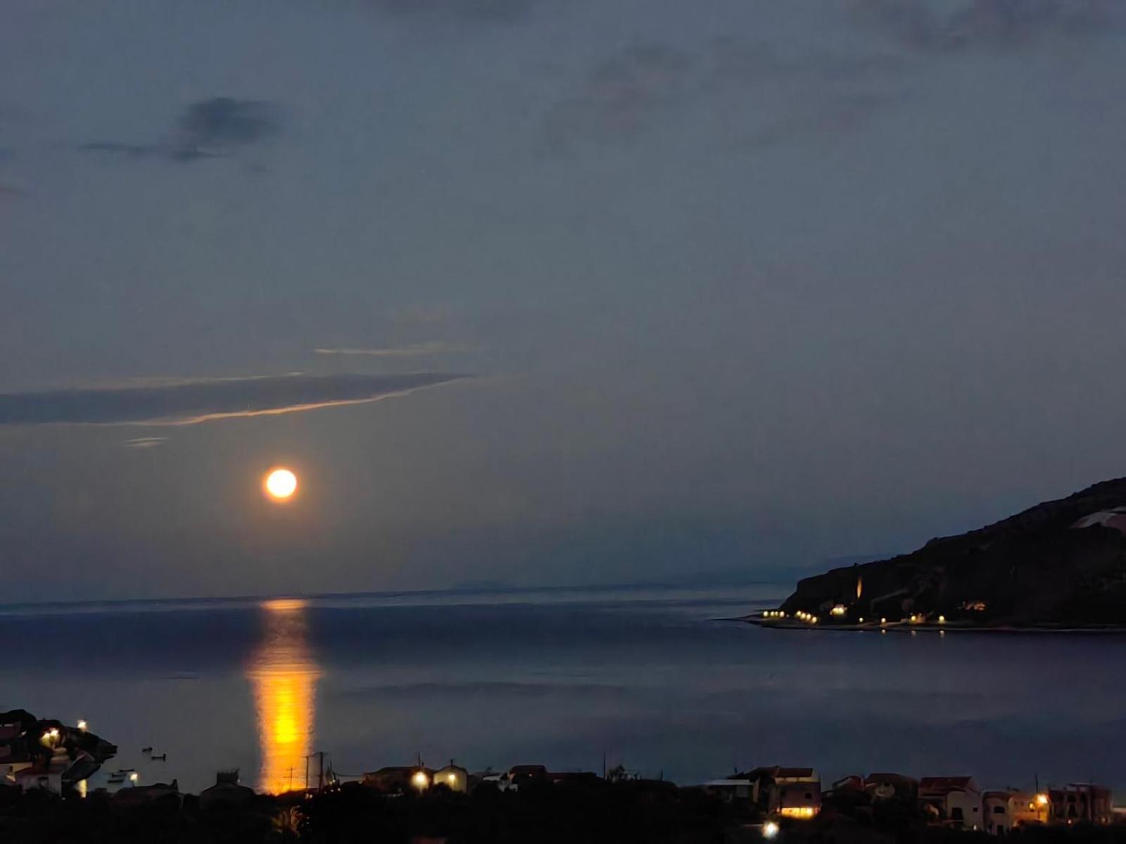 Onar Mani Suites Néon Oítilon Buitenkant foto