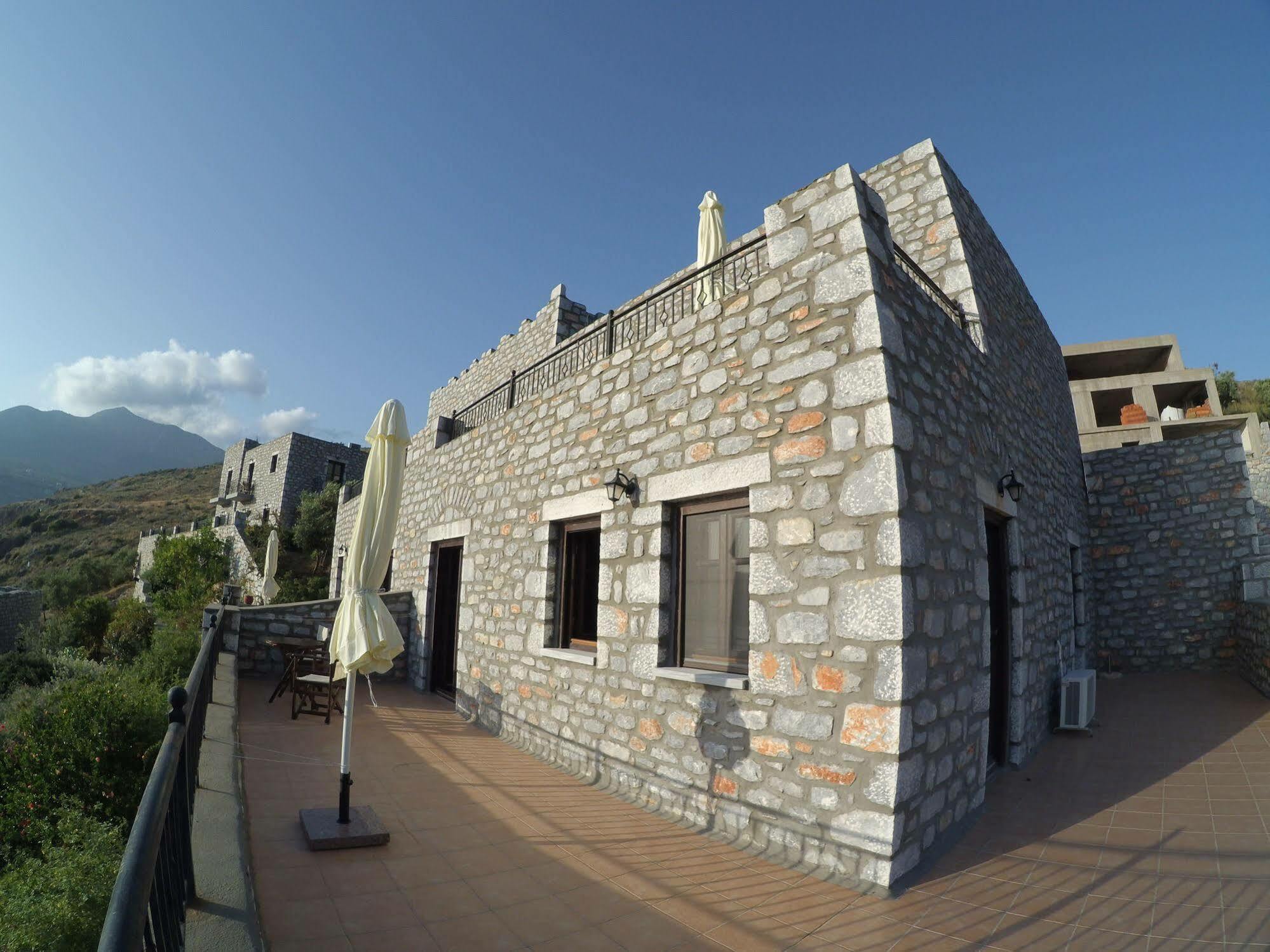 Onar Mani Suites Néon Oítilon Buitenkant foto