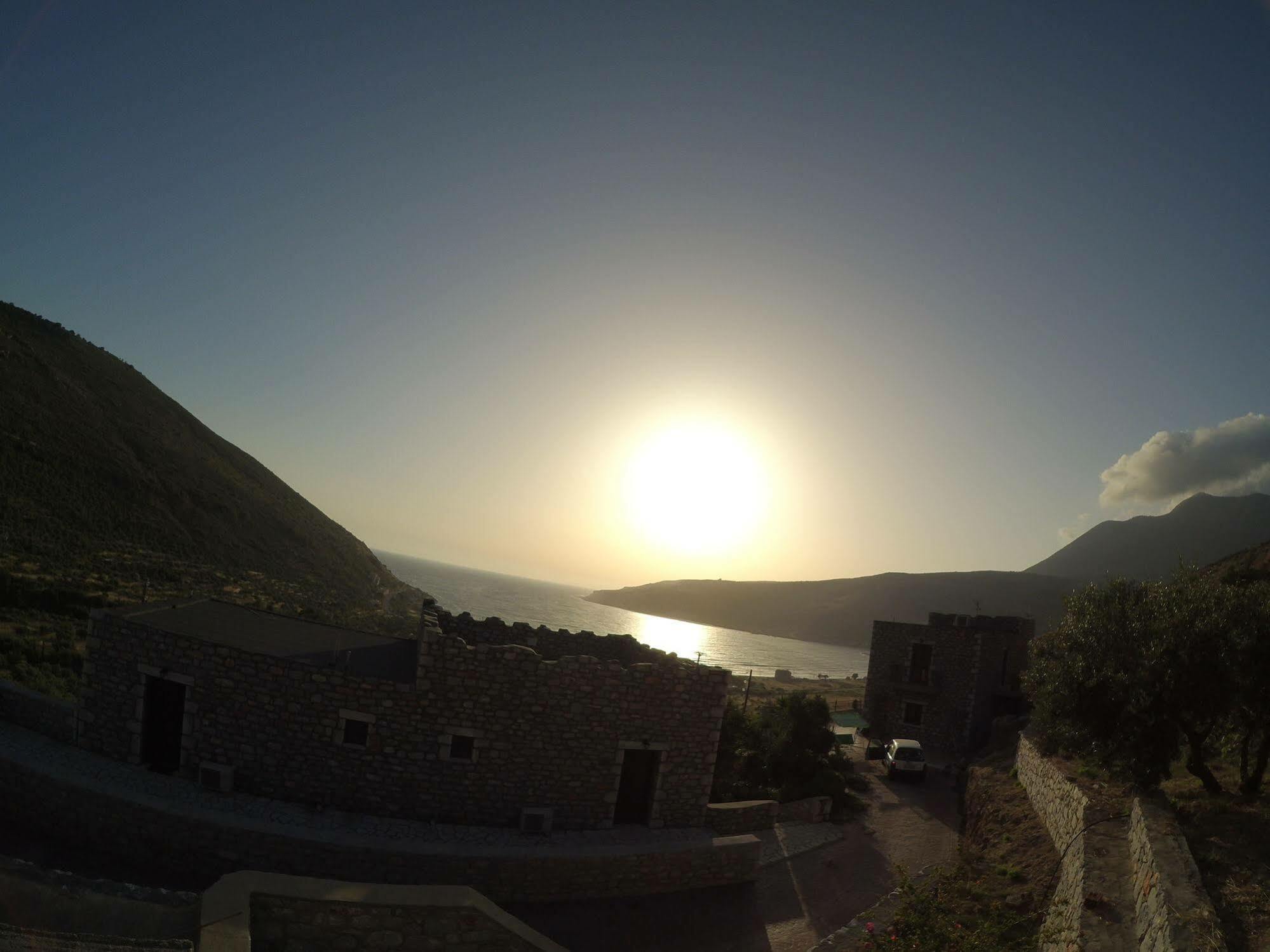 Onar Mani Suites Néon Oítilon Buitenkant foto