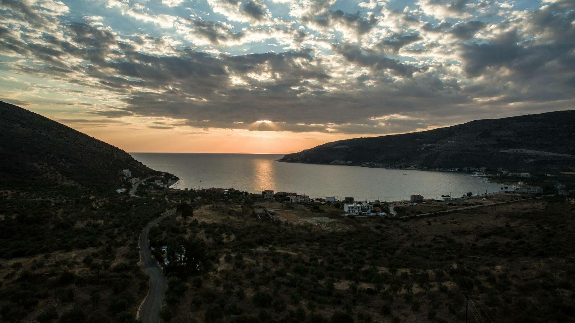 Onar Mani Suites Néon Oítilon Buitenkant foto