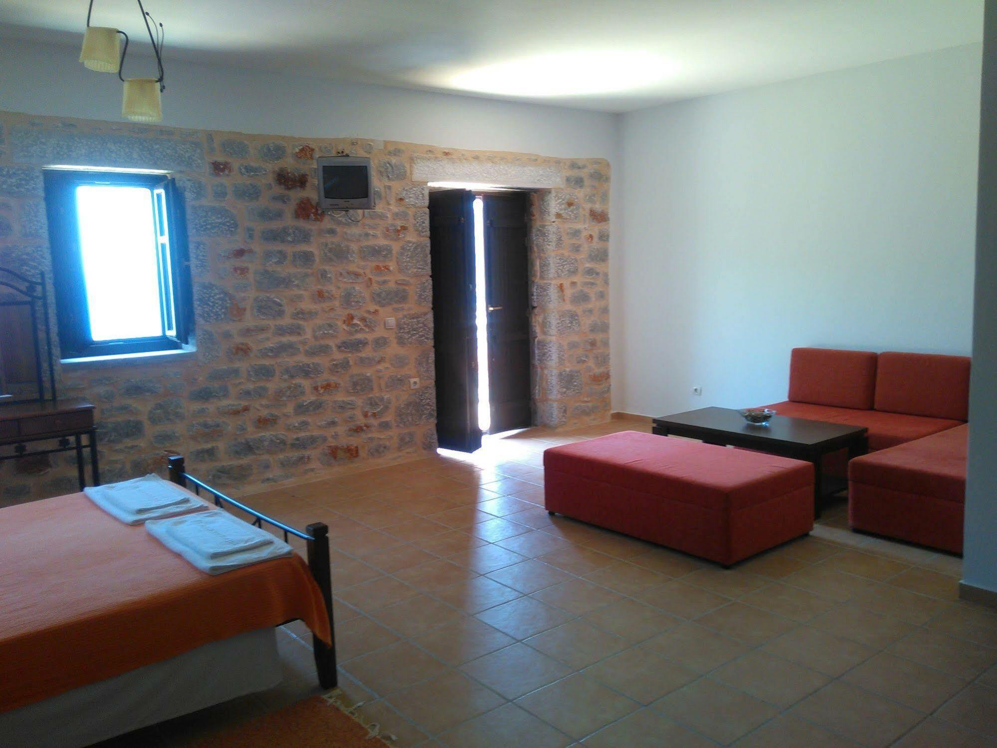 Onar Mani Suites Néon Oítilon Buitenkant foto