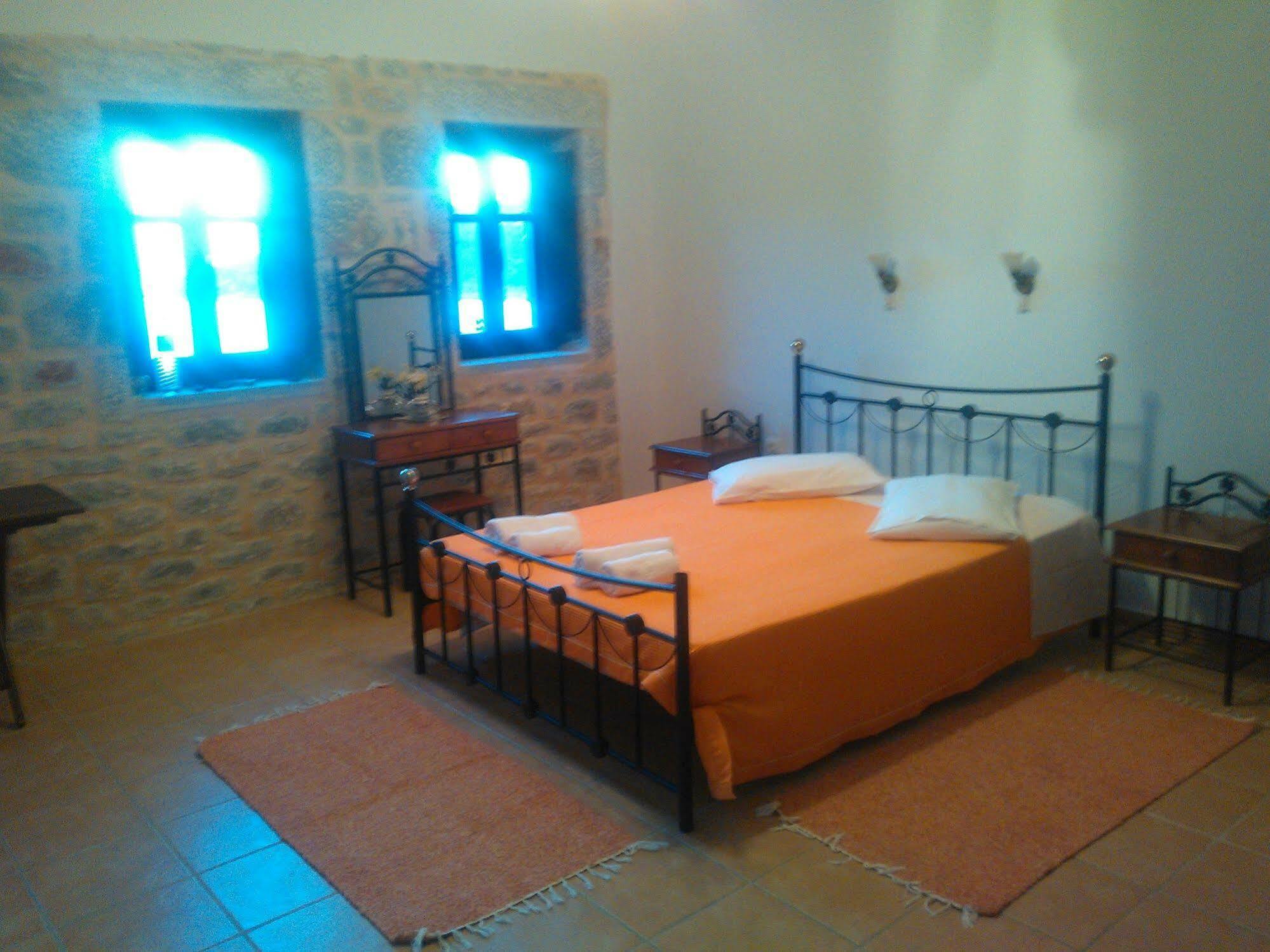 Onar Mani Suites Néon Oítilon Buitenkant foto