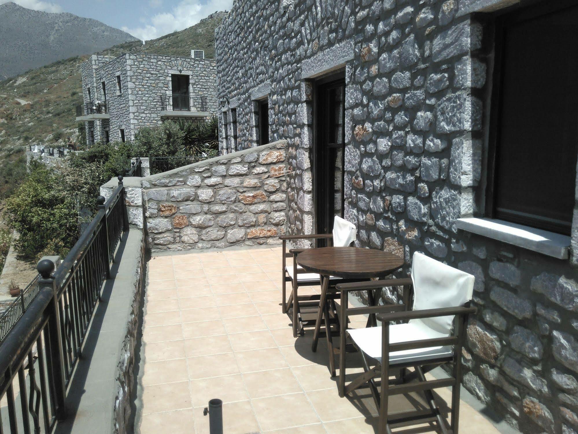 Onar Mani Suites Néon Oítilon Buitenkant foto