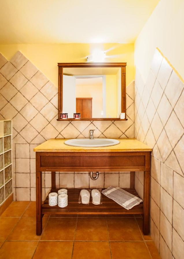 Onar Mani Suites Néon Oítilon Buitenkant foto